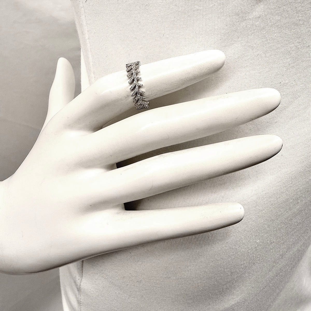 18K White Gold Diamond Band