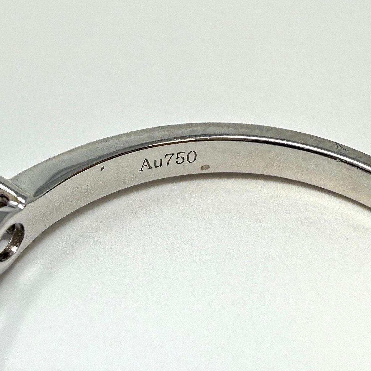18K White Gold Ring with 8 Brilliant Cut  Diamonds