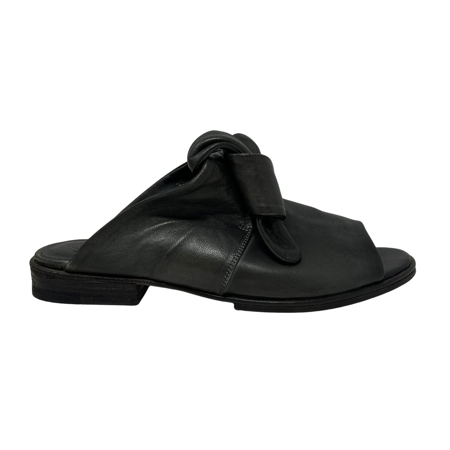 Shoro Sandals