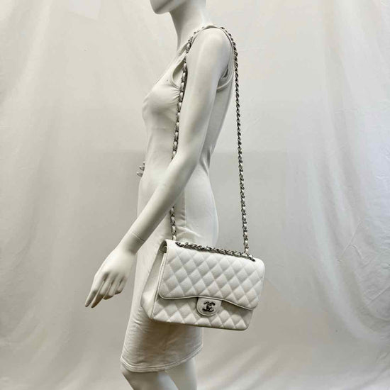 Chanel Classic Jumbo Double Flap Shoulder Bag
