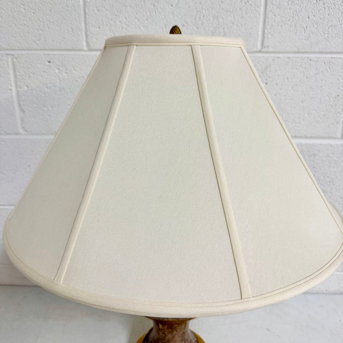 Vintage Hollywood Regency Urn Table Lamp with Gilded accents with Shade