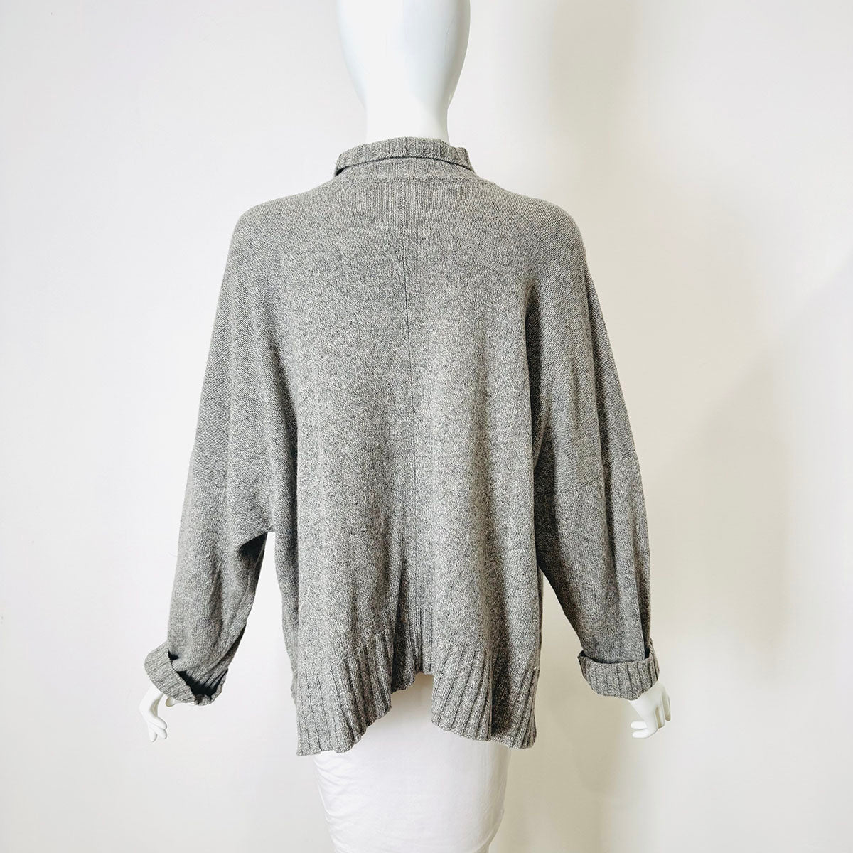 Eskandal Sweater