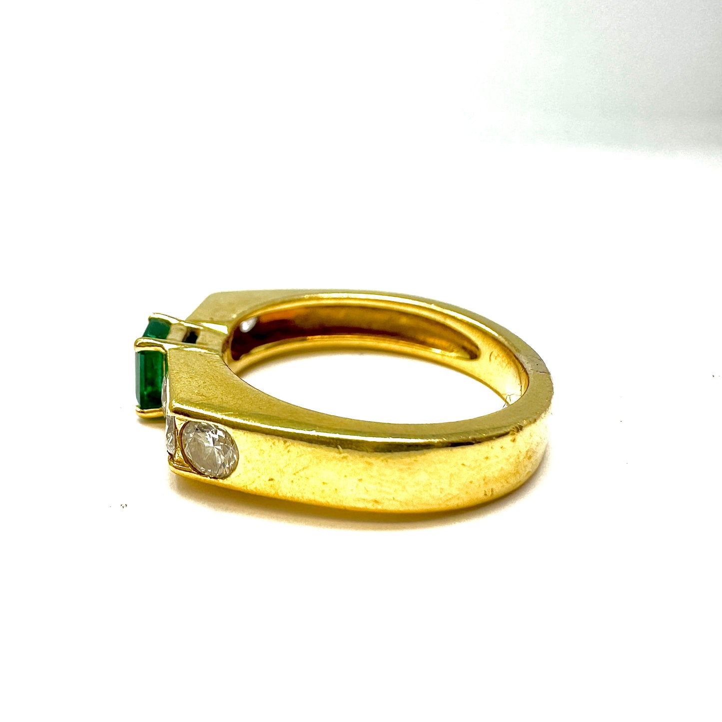 18K Gold Ring with Emerald and Diamonds