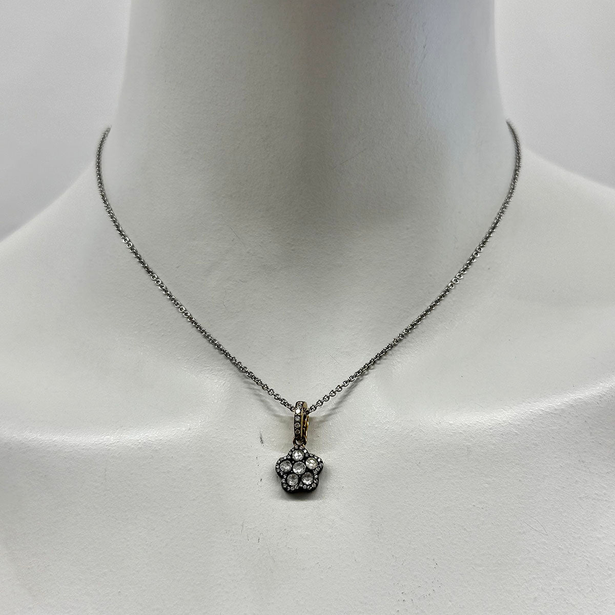 18K White Gold Diamond Flower Pendant Necklace