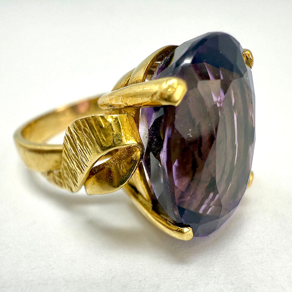 18K Gold Ring with Amethyst