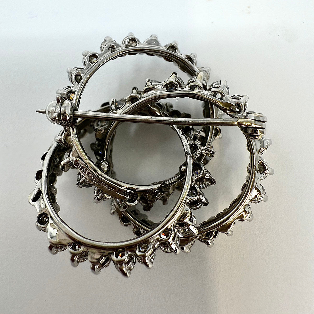 Vendorafa 18K White Gold Pin with Diamonds