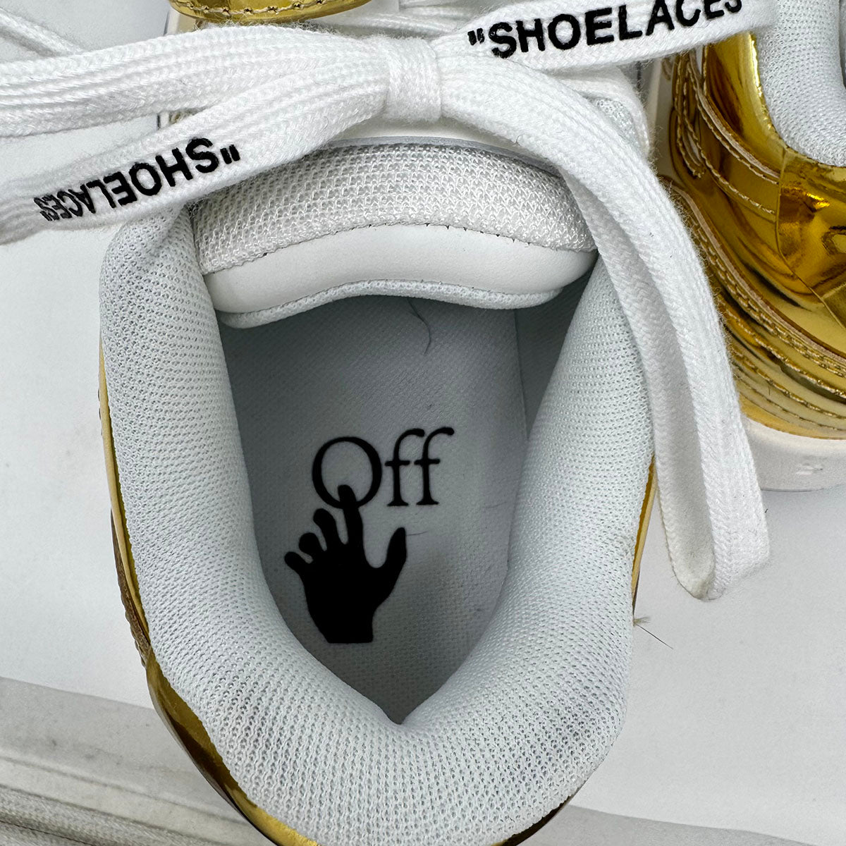 OFF-WHITE Sneakers