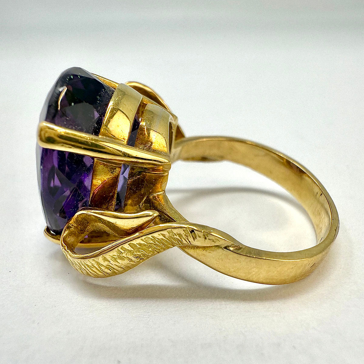 18K Gold Ring with Amethyst