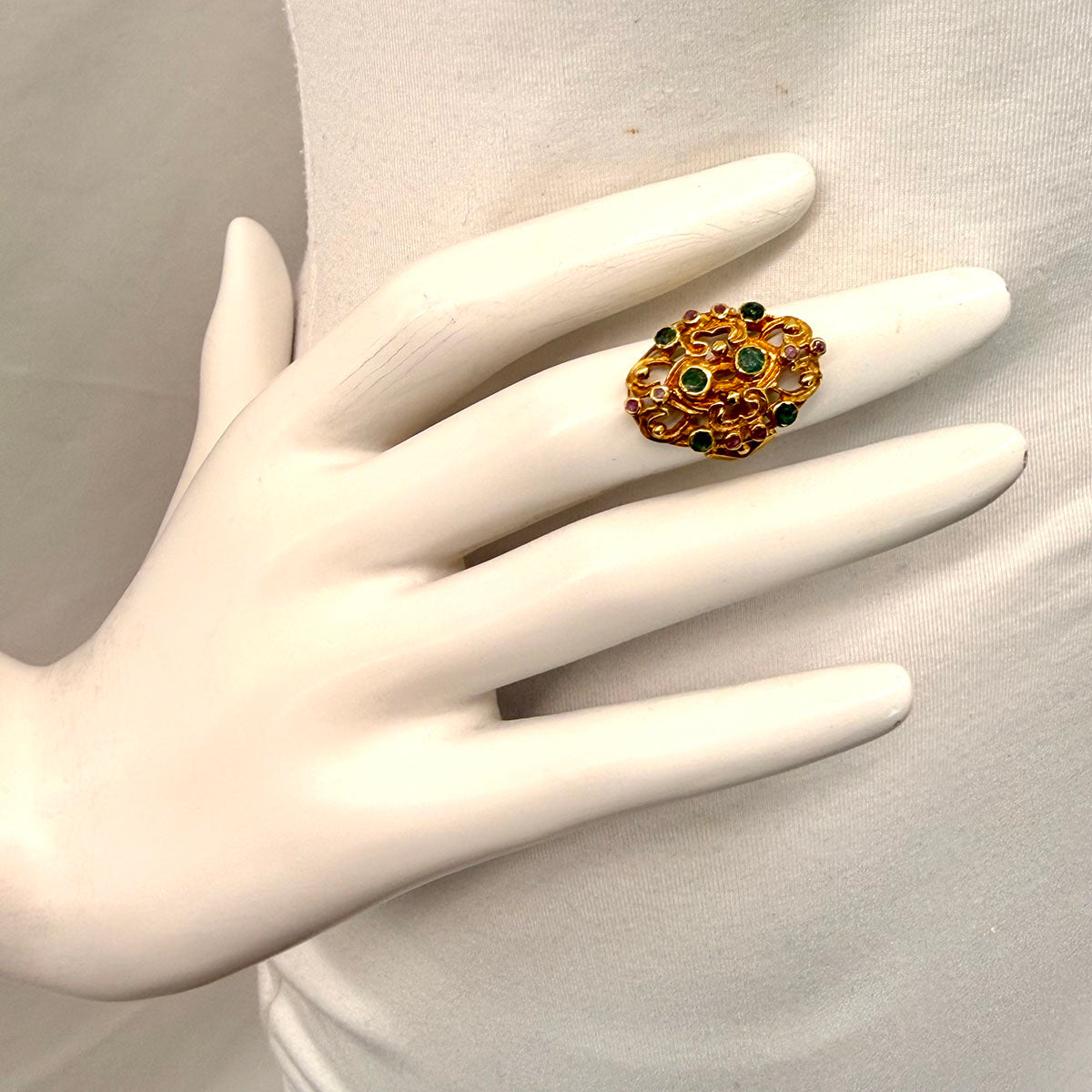 Vintage 18K Gold Ring with Emerald