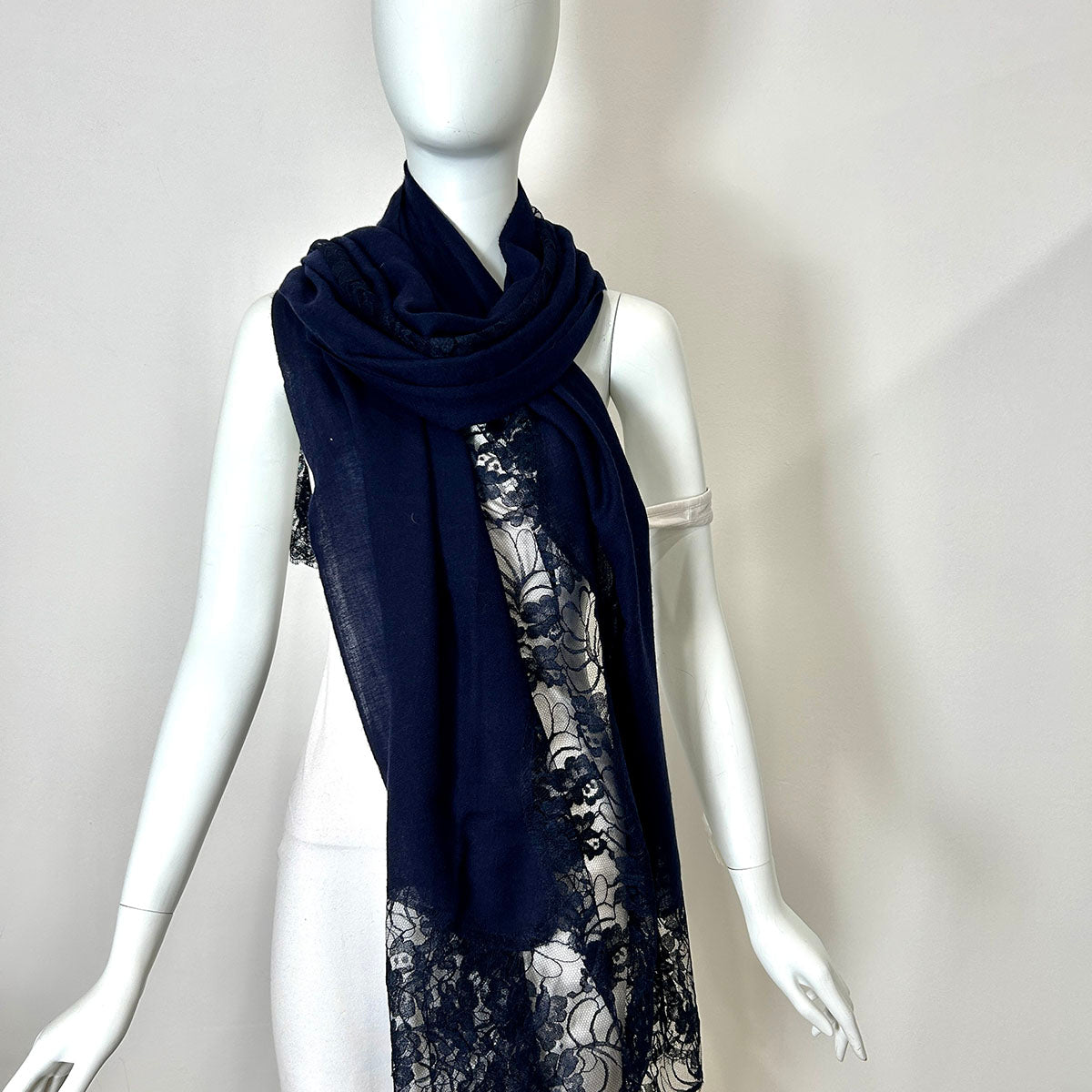 Janavi Scarf