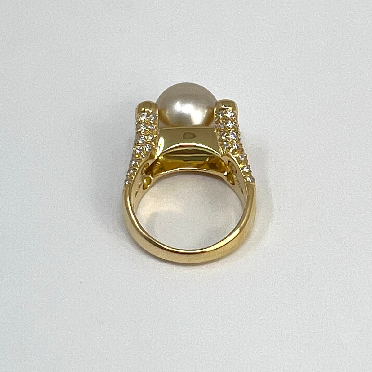 Tishman & Lipp 18K Gold Ring with 106 Diamonds and Golden Pearl