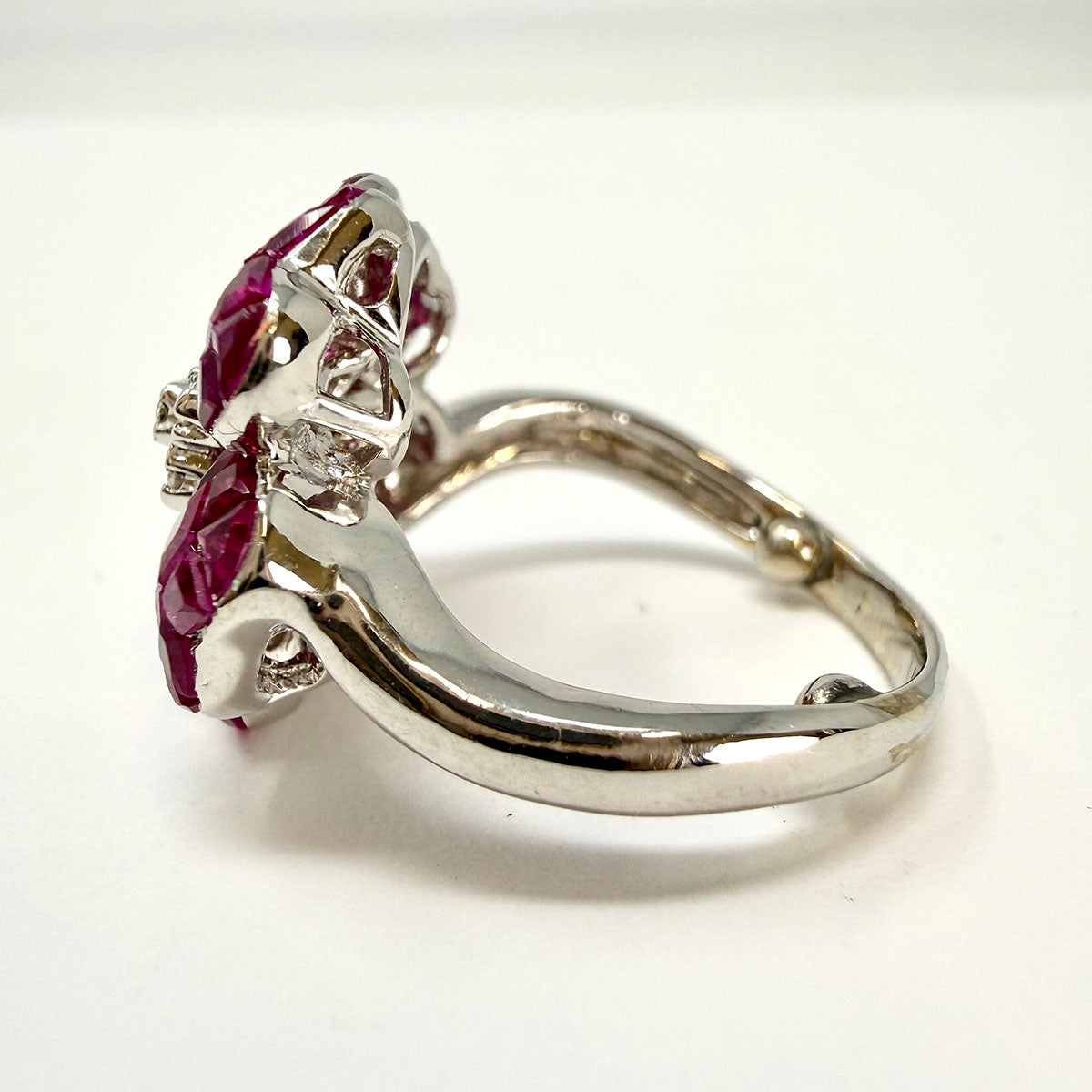 18K White Gold  Floral Ring with Ruby and Diamond