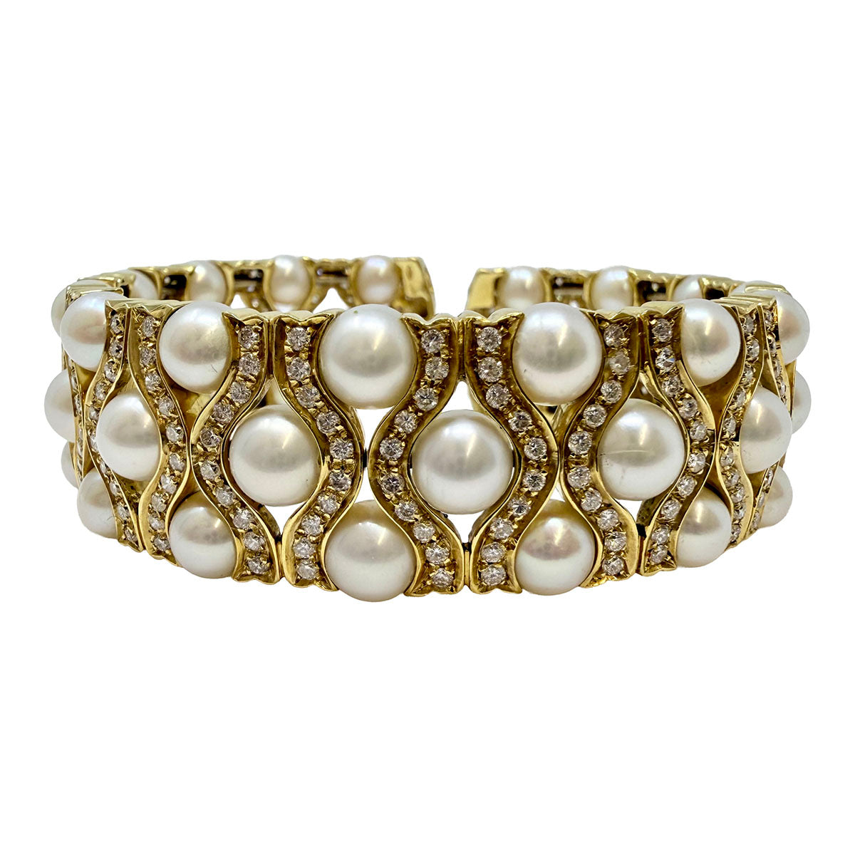 Hasbani 18K Gold Bracelet with Diamonds and Pearls