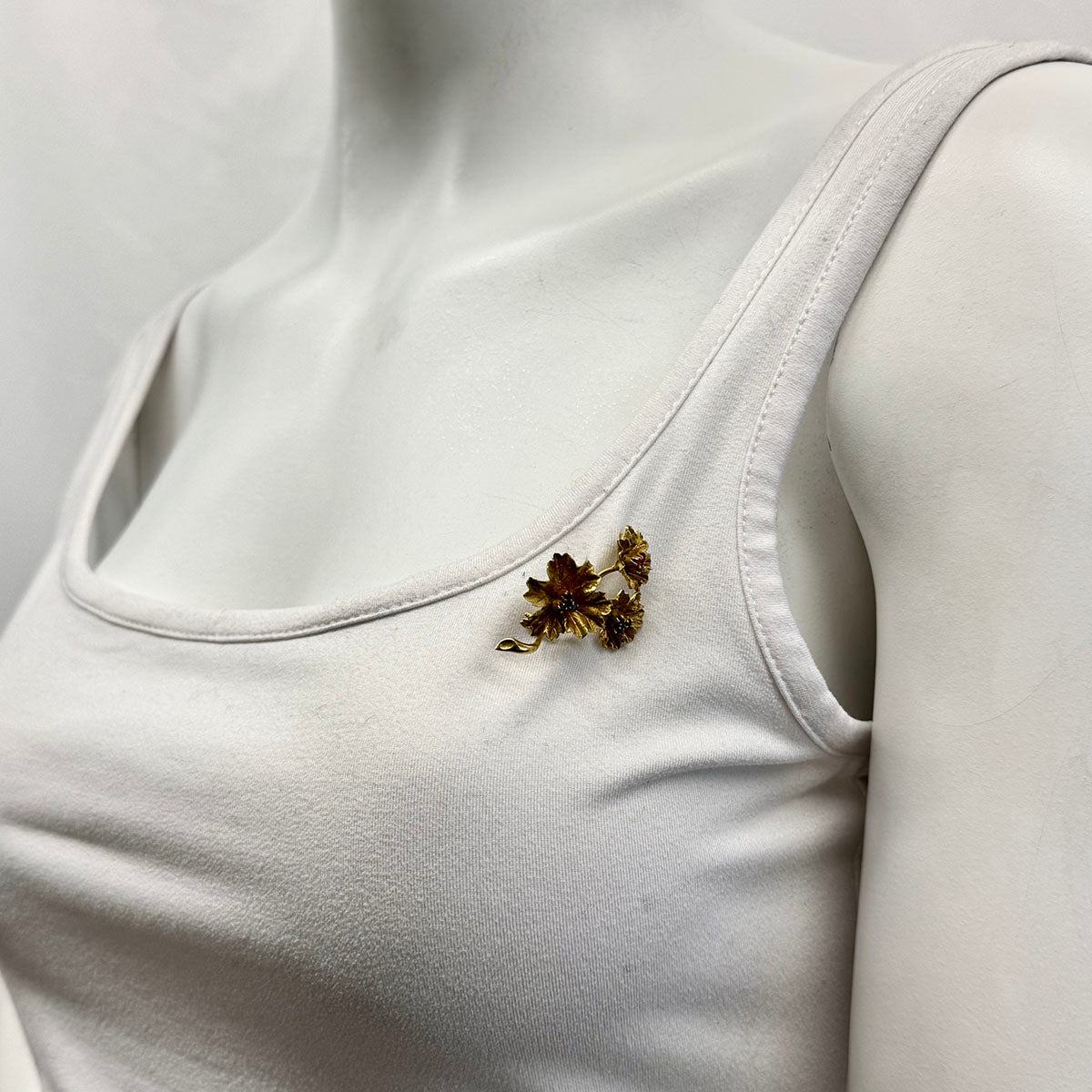 18K Gold 2 Flower Pin with Sapphire and Ruby