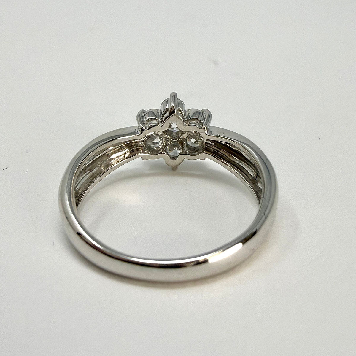 18K White Gold Diamond Ring