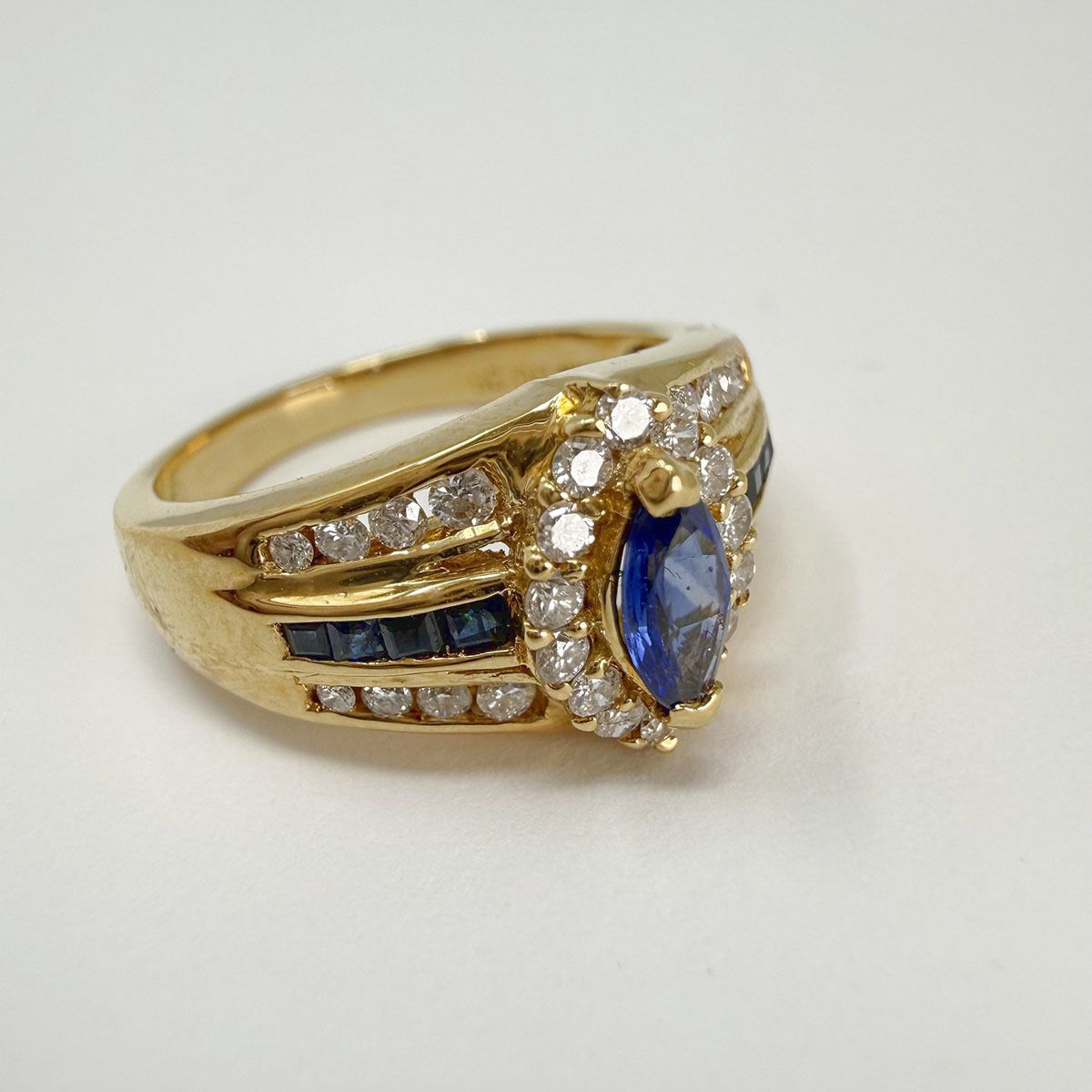 18K Gold Ring with Diamond and Sapphire