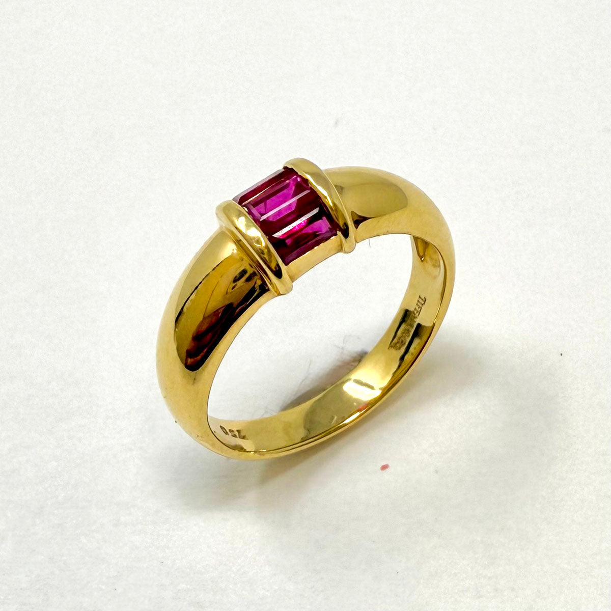 Tiffany & Co. Vintage 18K Gold Ruby Ring