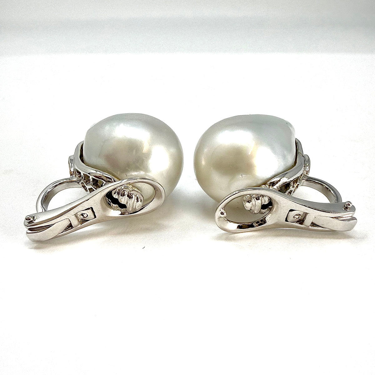 18K White Gold South Sea Baroque Pearl Clip-on Earrings with Diamonds