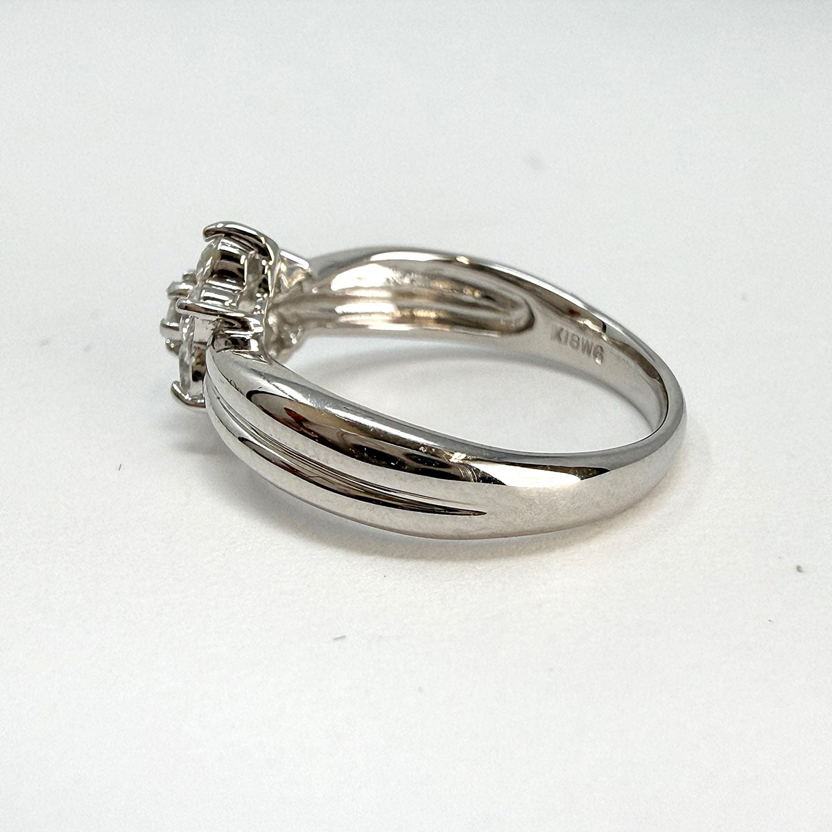 18K White Gold Diamond Ring