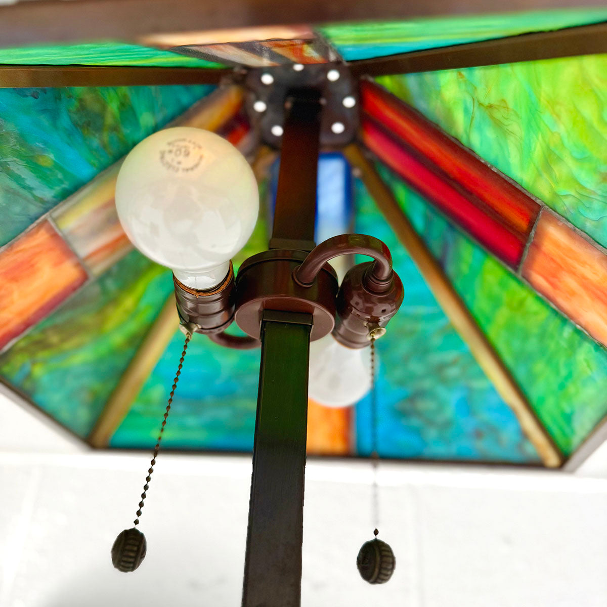Pair of Tiffany-style mission stained glass table lamp with a bronze-like base