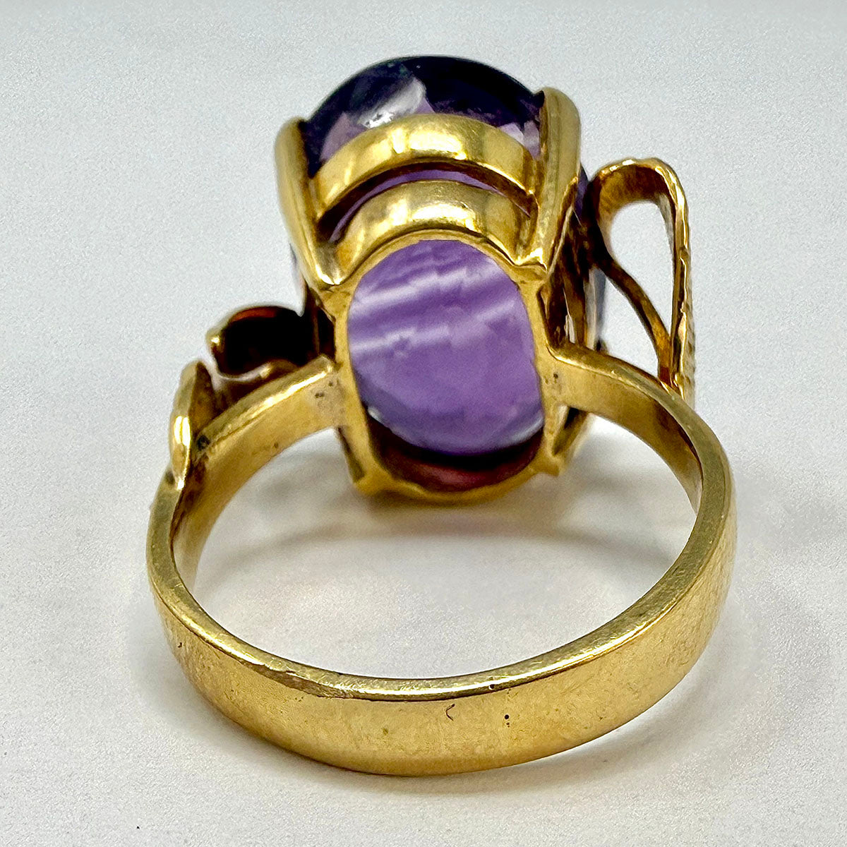18K Gold Ring with Amethyst