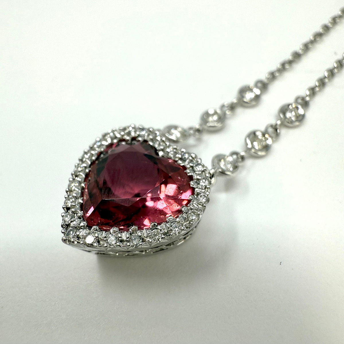 18K White Gold Heart Pendant Necklace