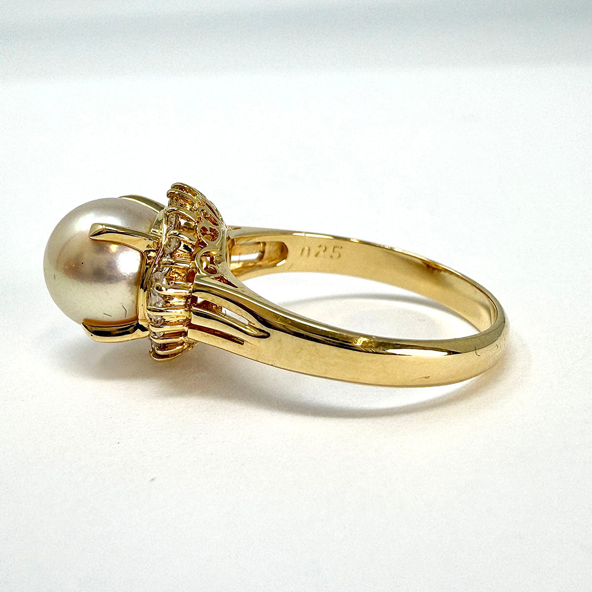 18K Gold Akoya Pearl and Diamond Ring