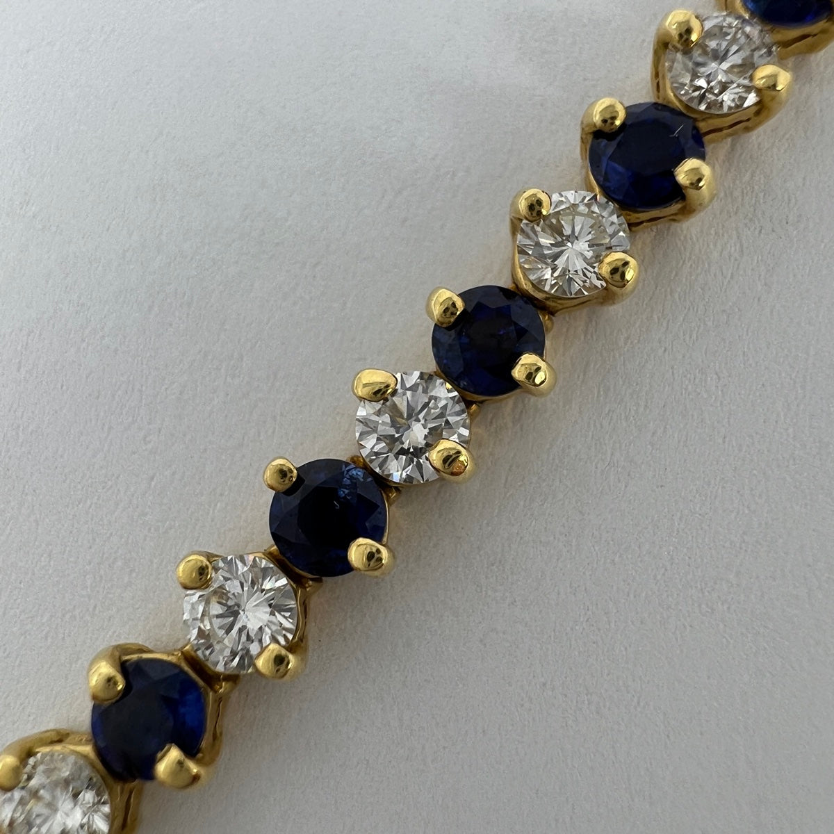 18K Gold Bracelet with Diamond and Sapphire