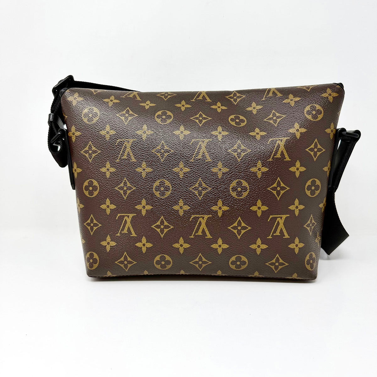 Louis Vuitton Messenger Bag