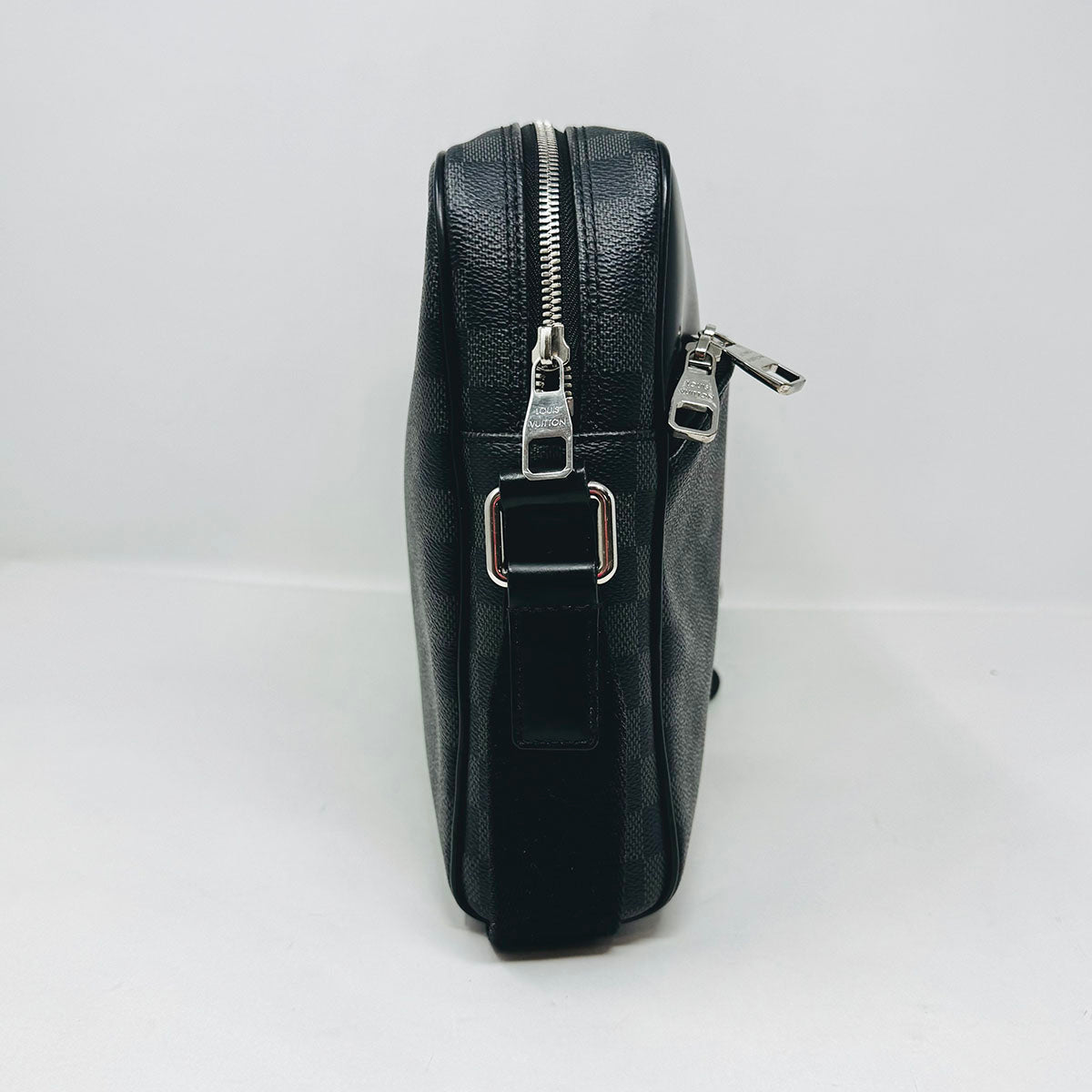 Louis Vuitton Messenger Bag