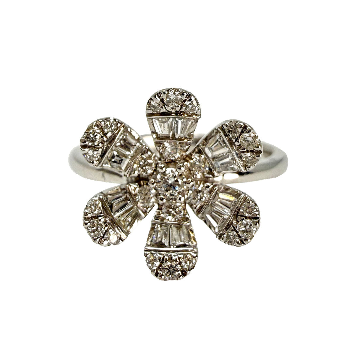 14K White Gold Flower Ring with Diamond