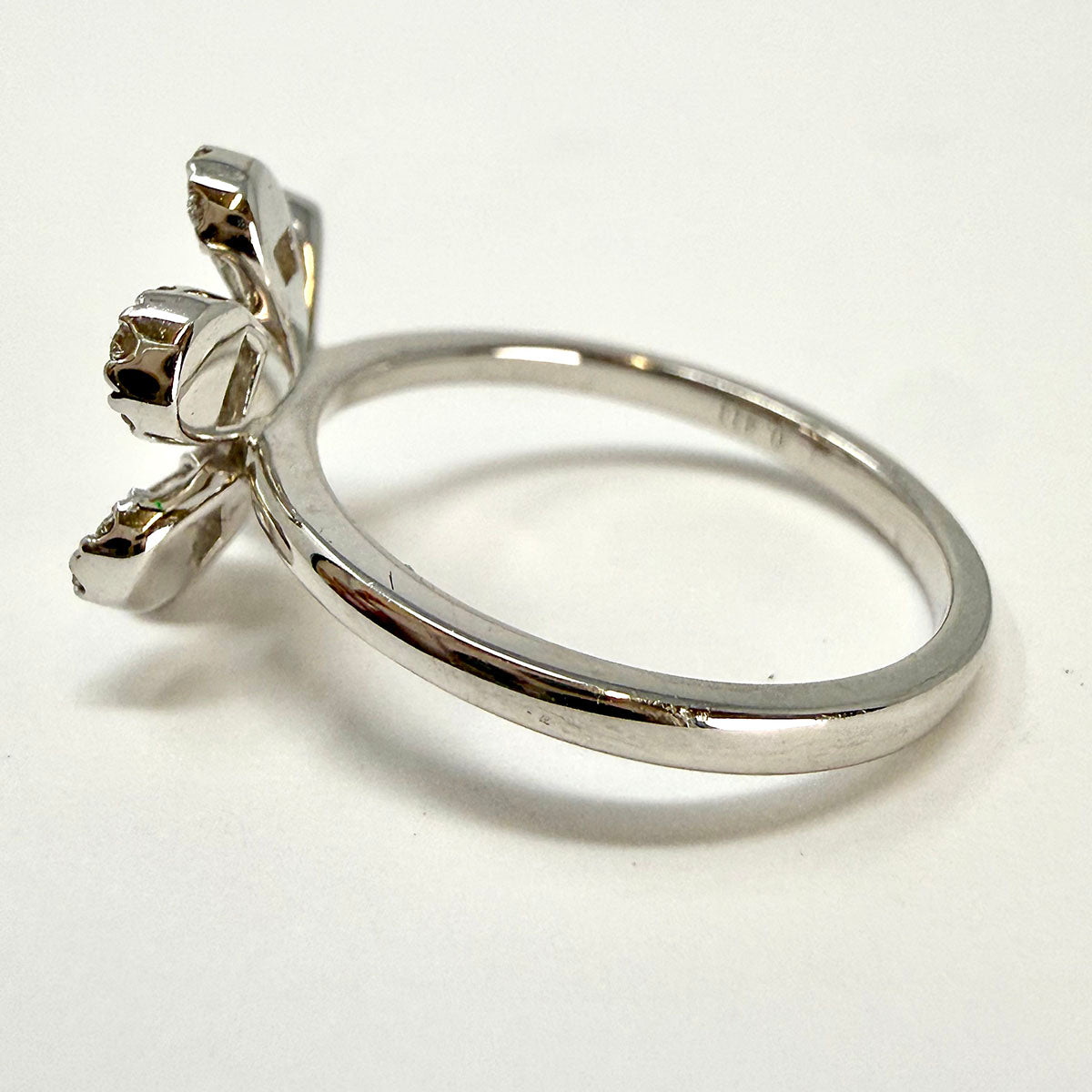 14K White Gold Flower Ring with Diamond
