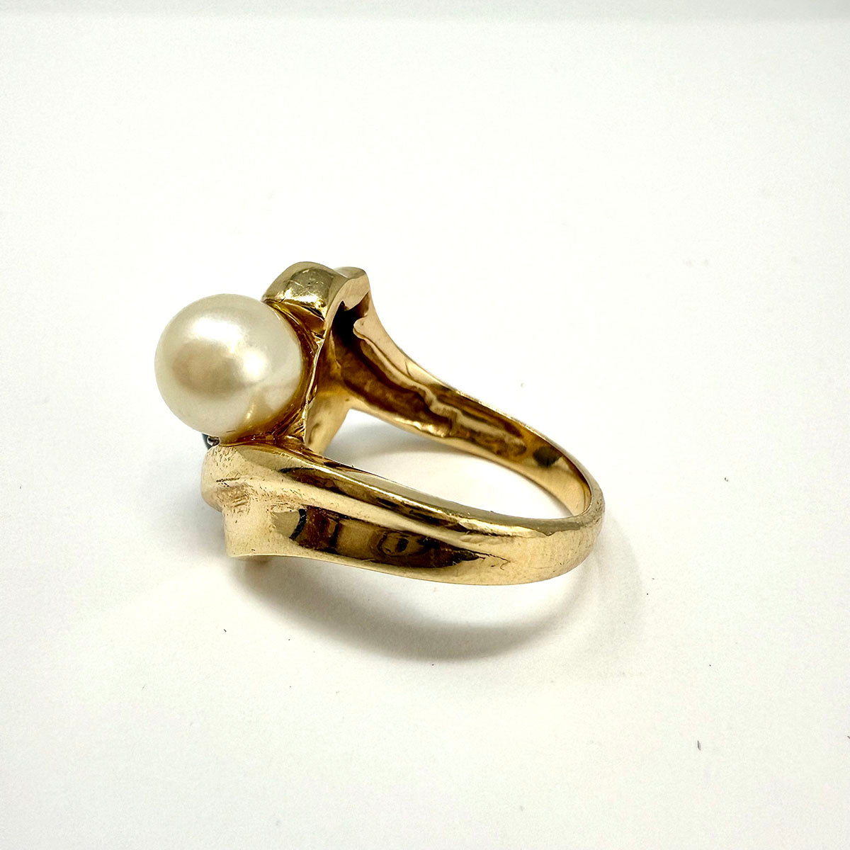 14K Gold Ring with Dark and White Pearl and 2 Diamonds