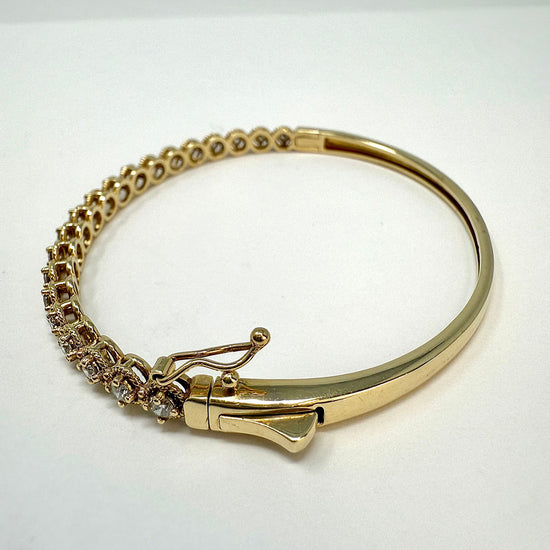 14K Gold Hinged Bracelet with Diamond