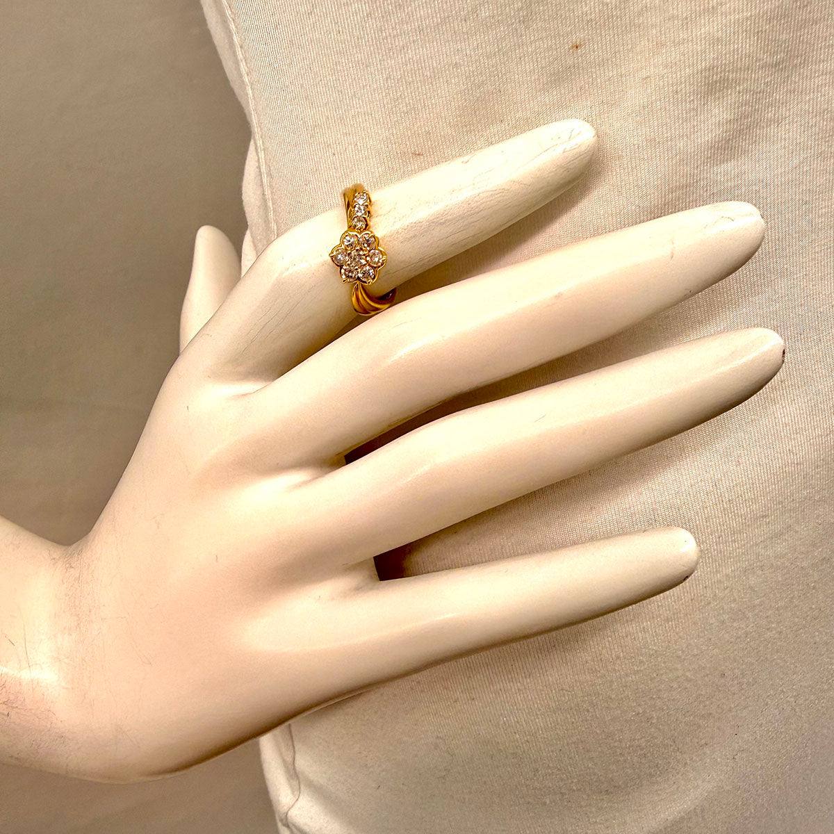 18K Gold and Diamond Flower  Ring