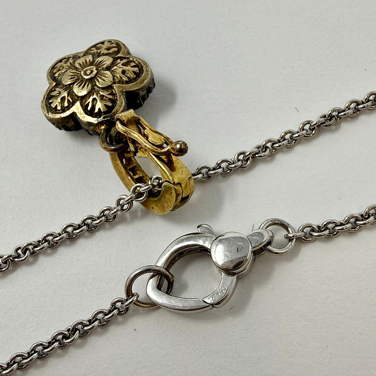 18K White Gold Diamond Flower Pendant Necklace