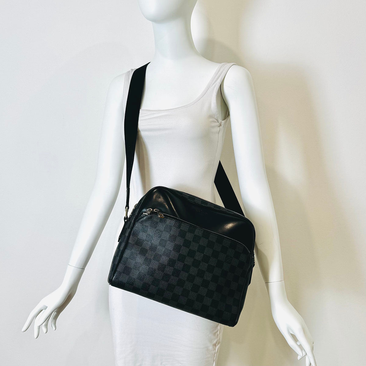 Louis Vuitton Messenger Bag