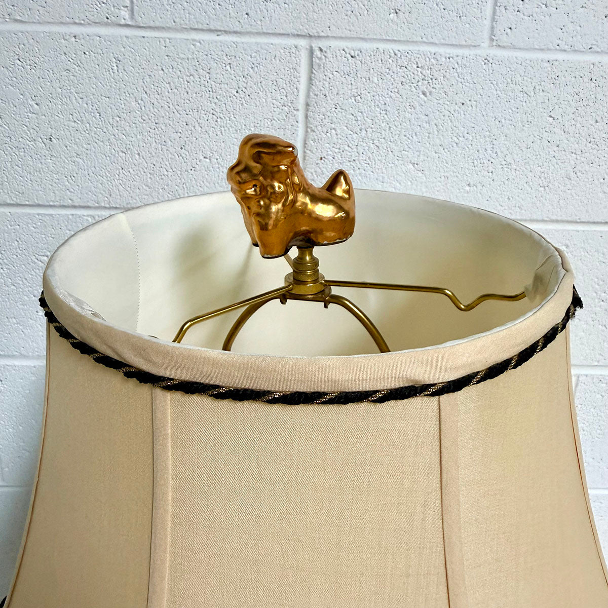 Asian Style Porcelain Jar Table Lamp (Frayed Shade)