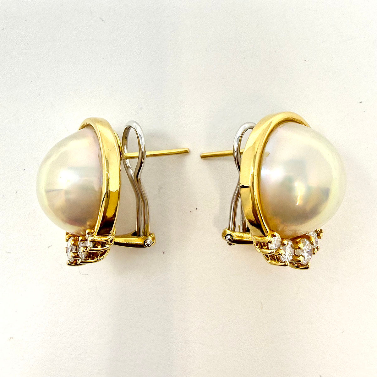 18K Gold Stud Earrings with Mabe Pearl and 10 Diamonds