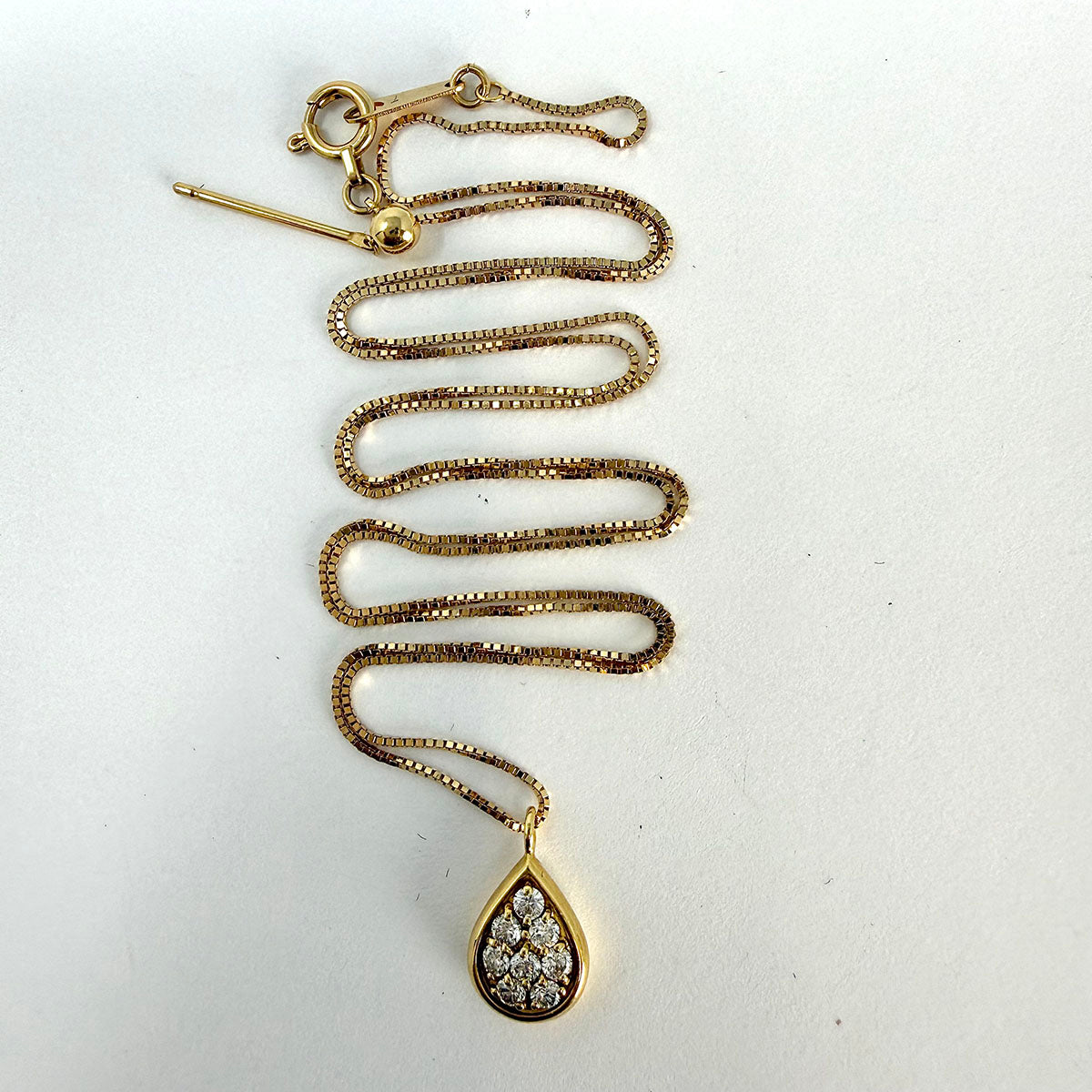 18K Gold Necklace with Diamond Pendant