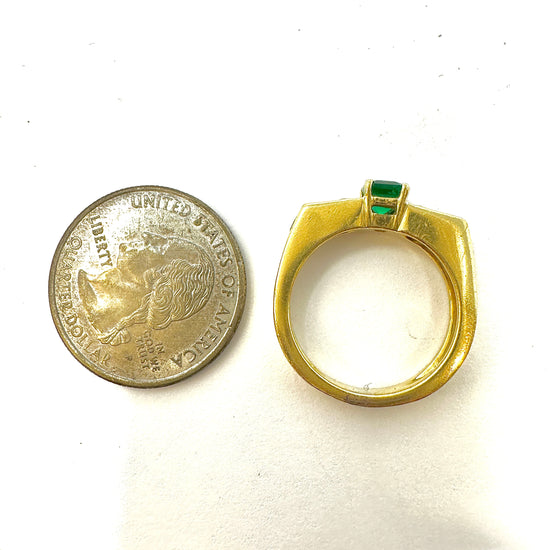 18K Gold Ring with Emerald and Diamonds
