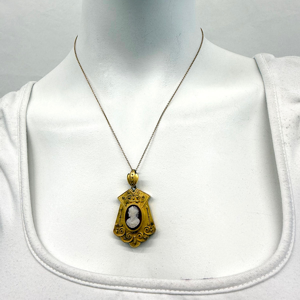 Vintage 14K  Chain Necklace with Cameo Pendant