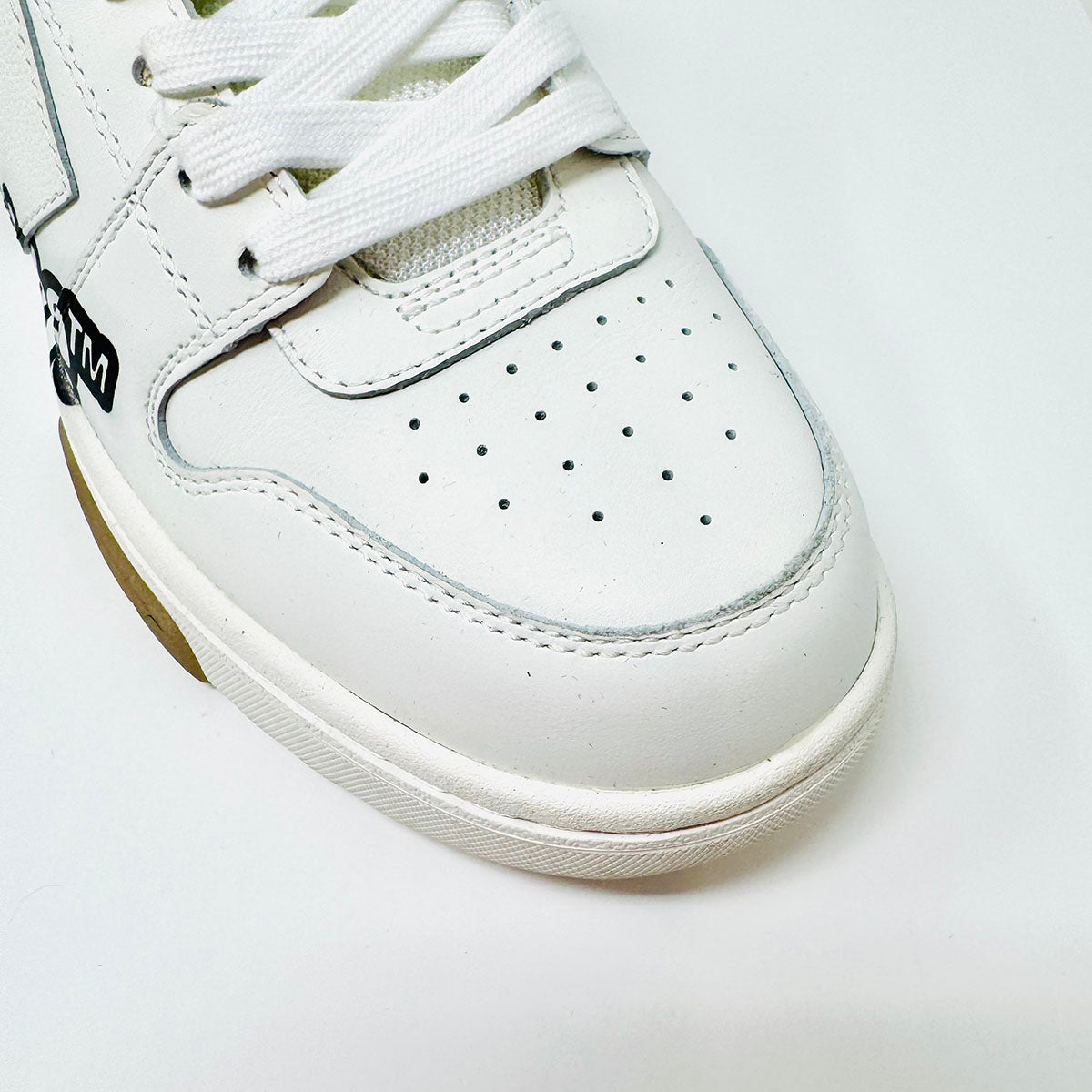 OFF-WHITE Sneakers