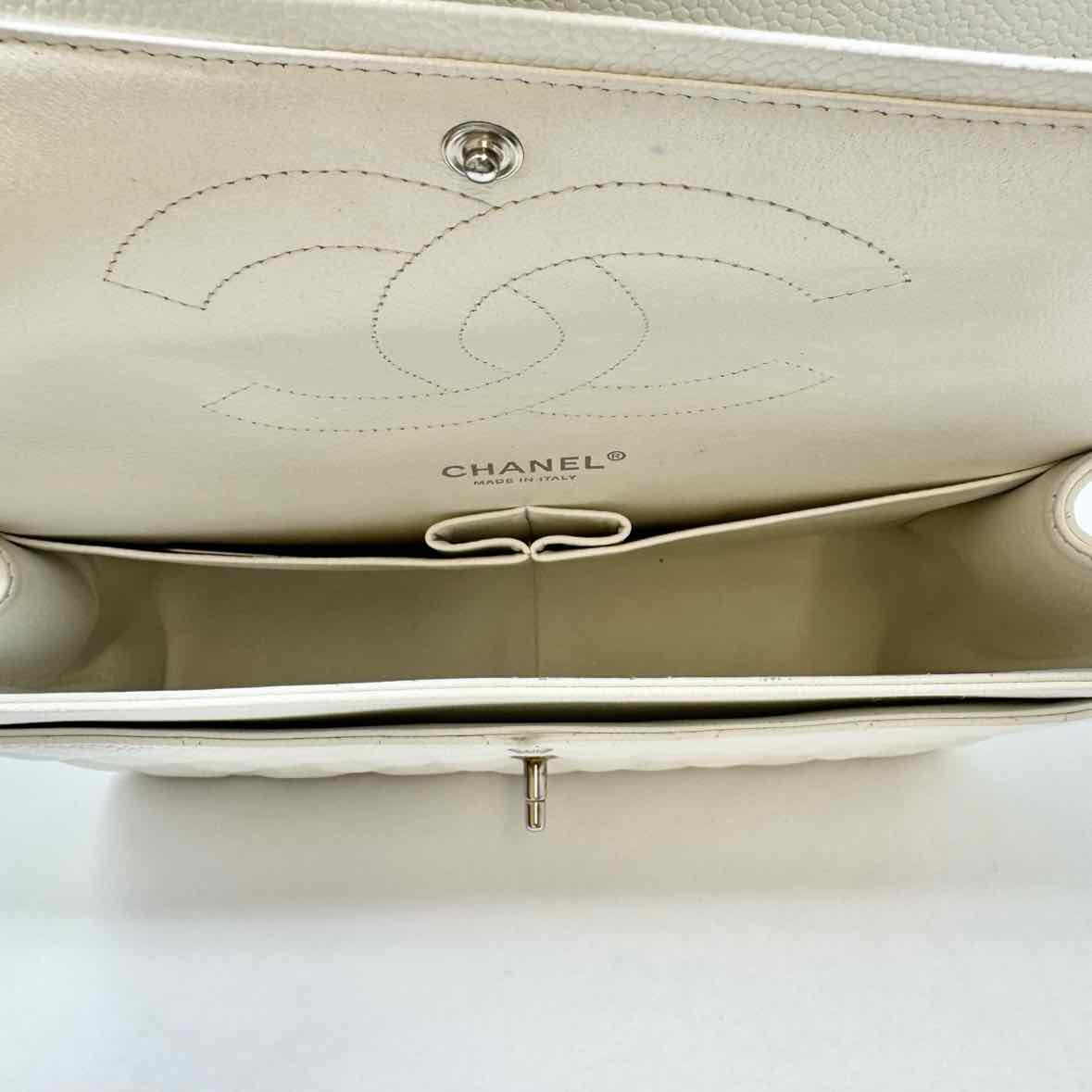Chanel Classic Jumbo Double Flap Shoulder Bag