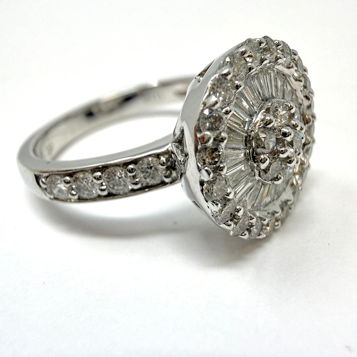18K White Gold Ring with Diamonds