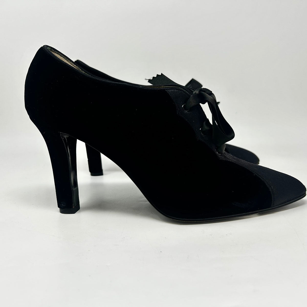 Yves Saint Laurent Pumps