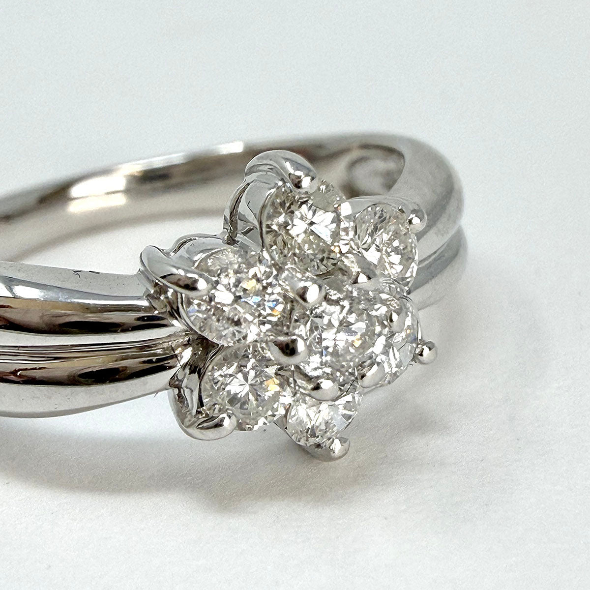 18K White Gold Diamond Ring