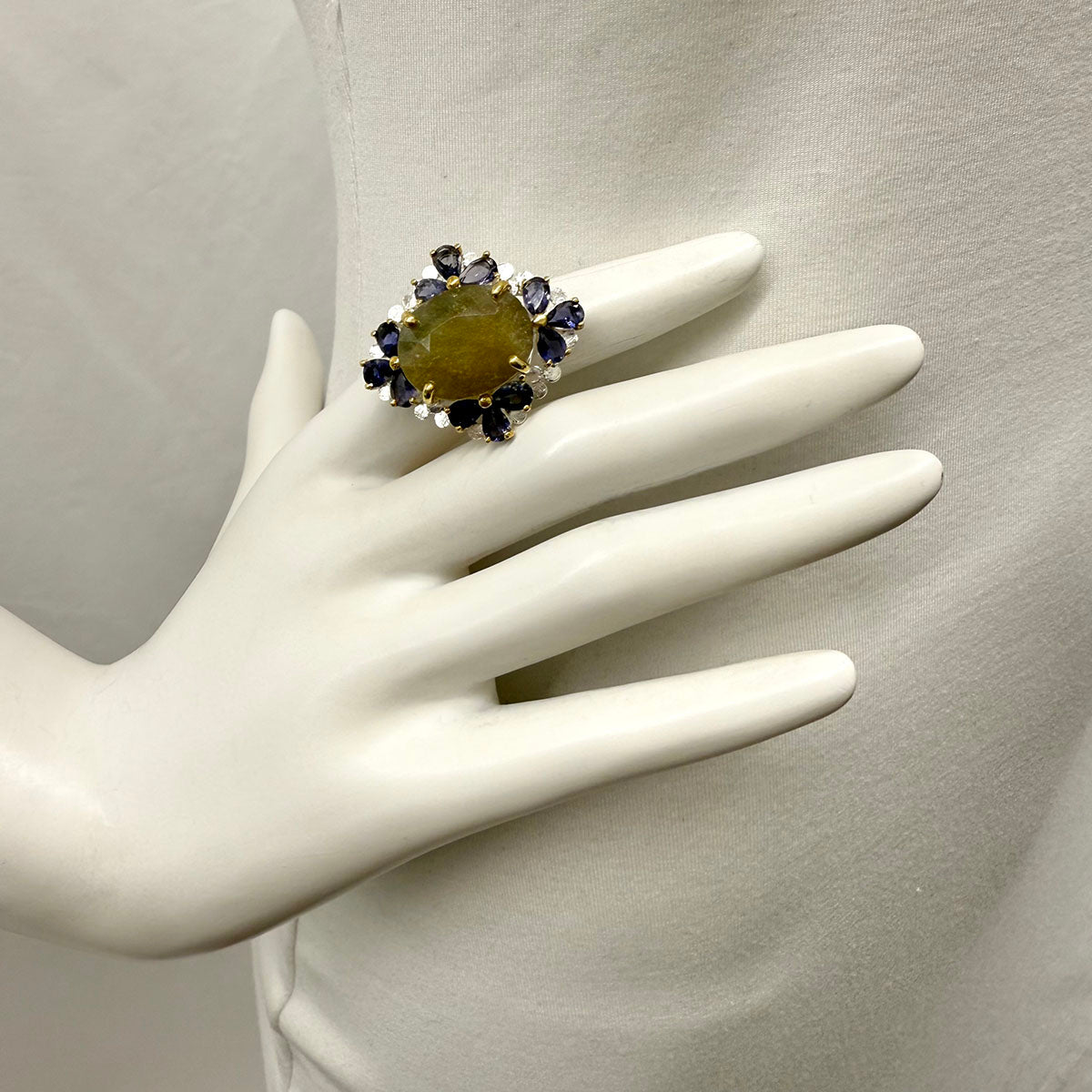Laska Sapphire Ring