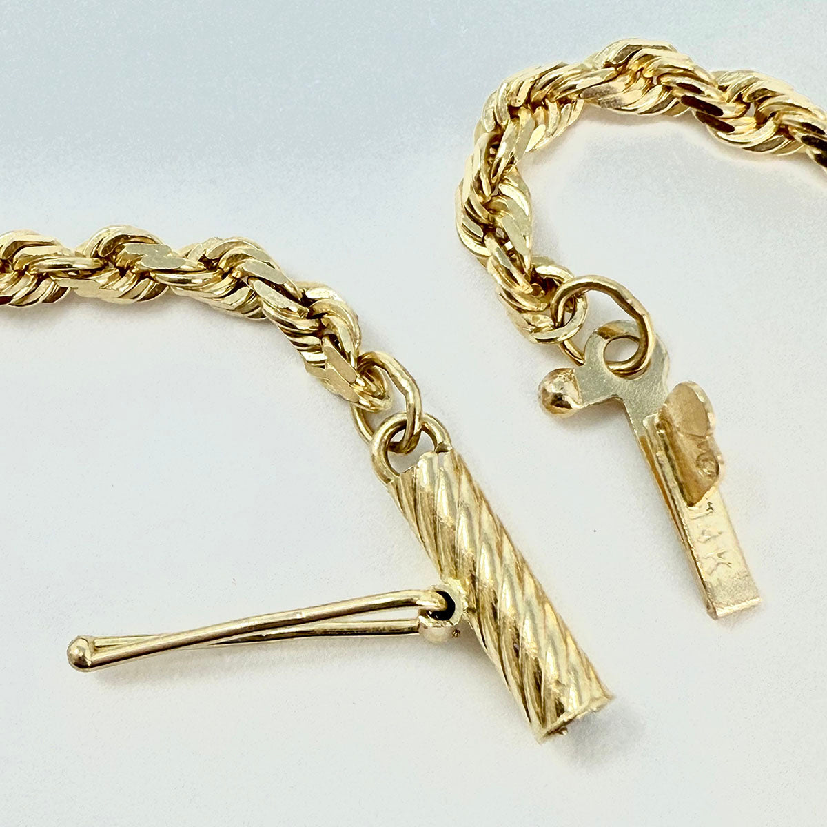 18K Gold Twisted Necklace with Bezel Set Diamond Pendant