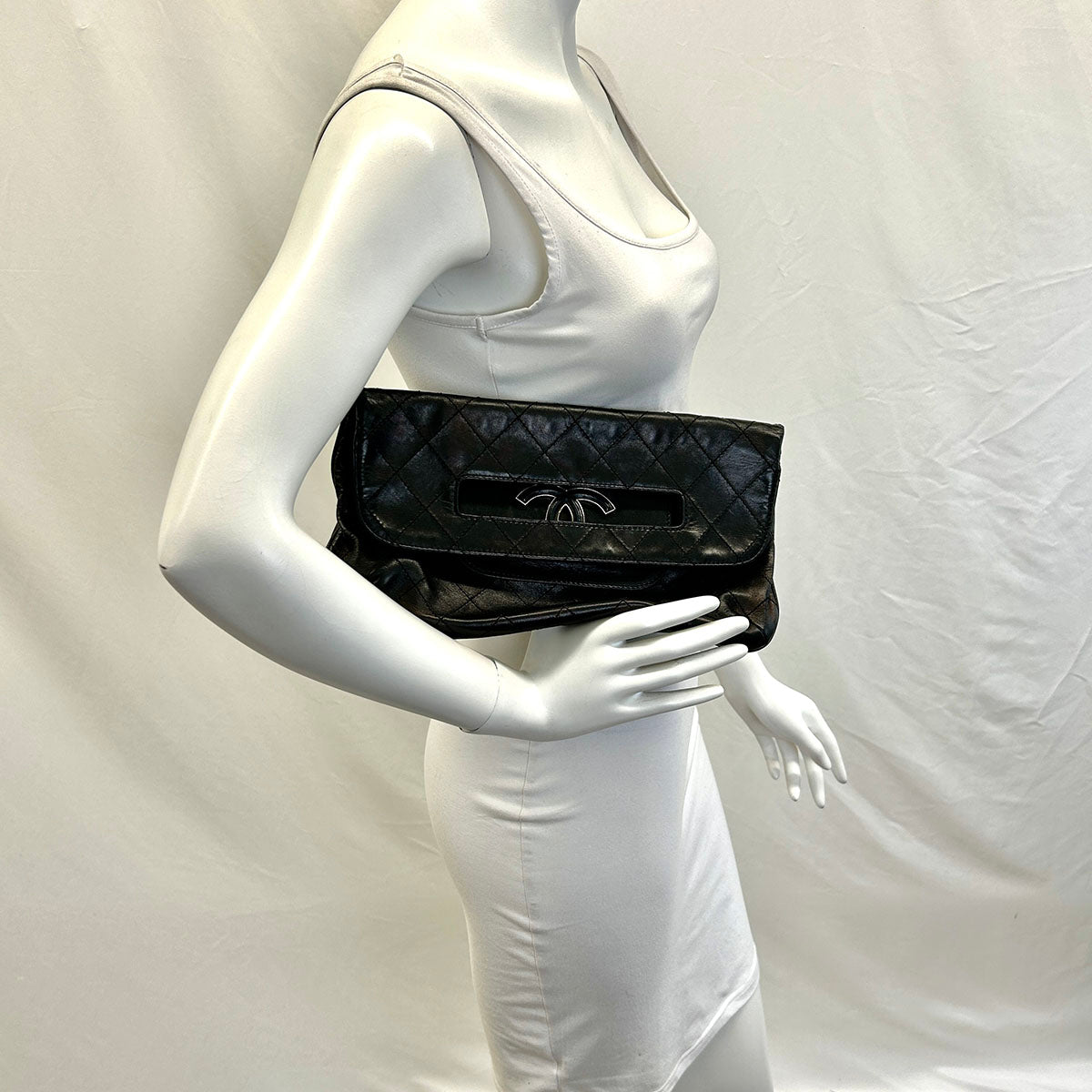 Chanel Hamptons CC Foldoverl Clutch